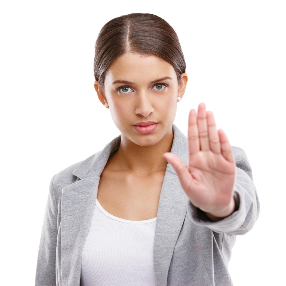 Mujer con mano en señal de stop